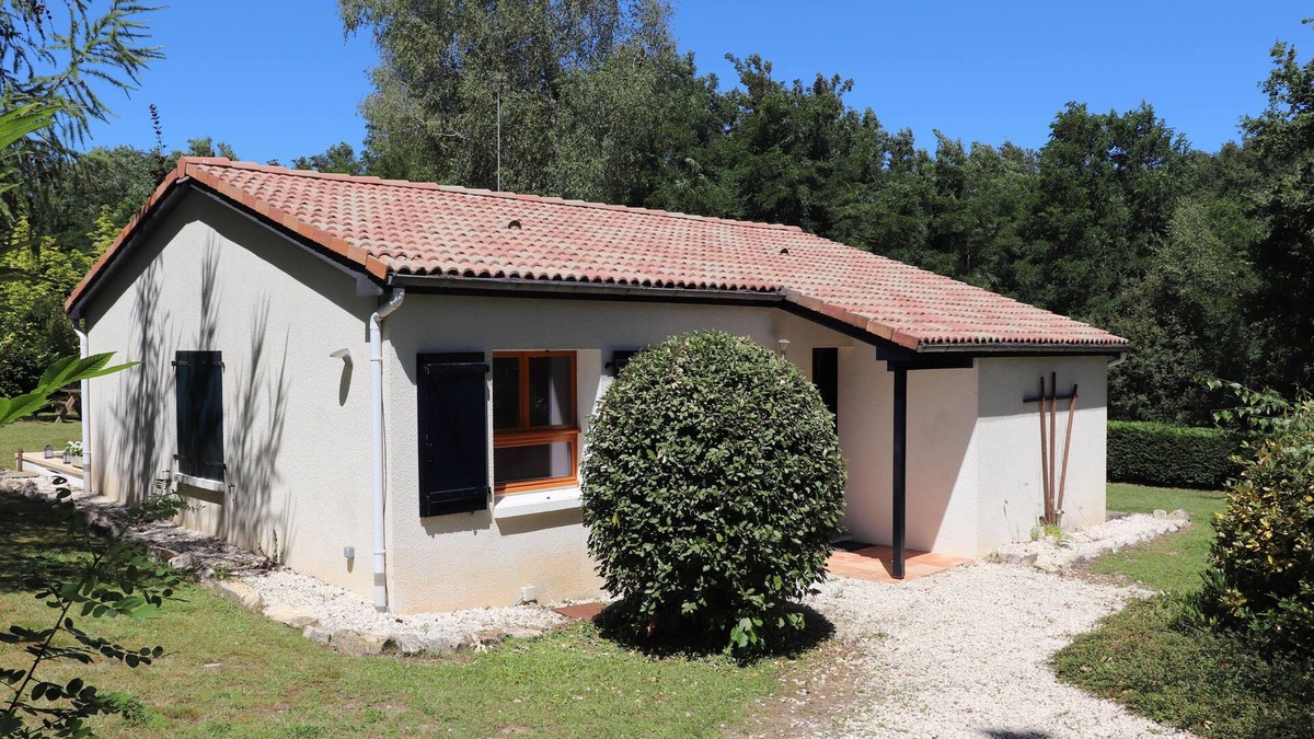 Ecuras House | Vacation home France * with 2 bathrooms, spacious private garden & Golf course around the corner