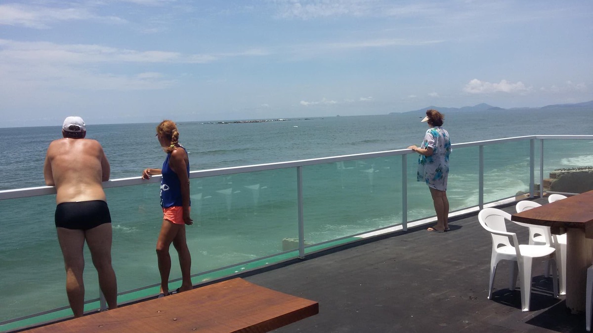 Barra Velha House | Vacation Home front beach low time 20 km Beto Carrero World