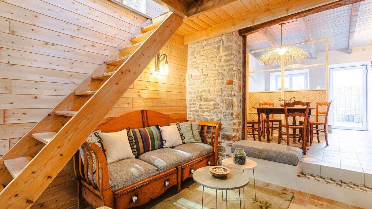 Nuaille d'Aunis House | Vacation Home "Gîte La Muscardine Avec Spa" with Private Terrace & Wi-Fi