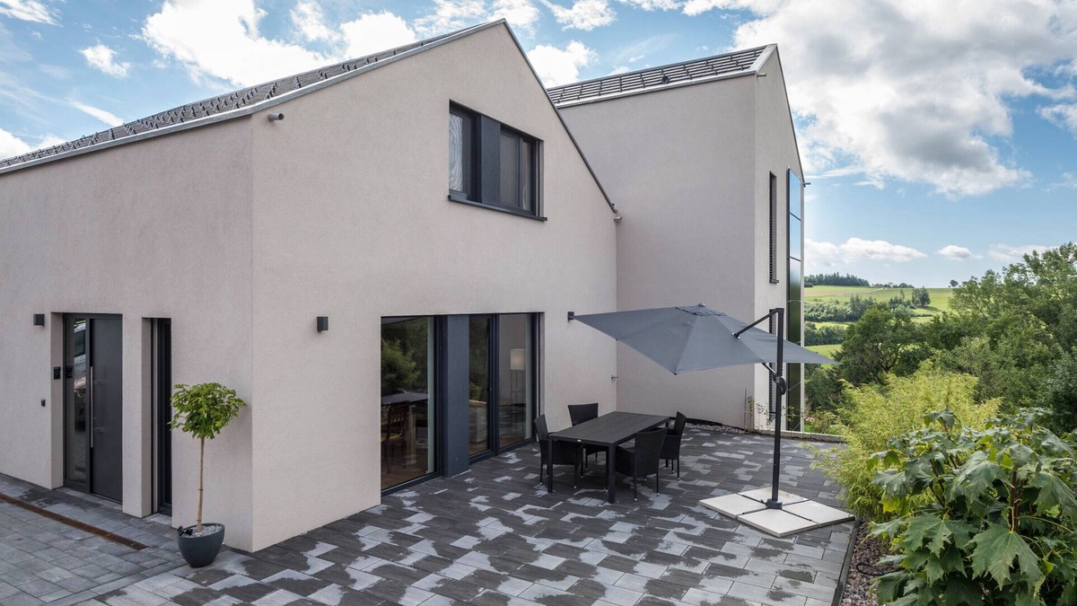 Weilheim House | Vacation Home "Gold Haus" with Private Terrace & Wi-Fi