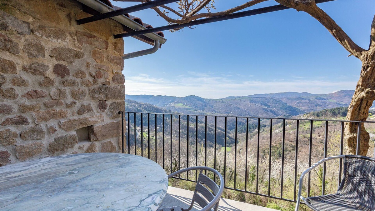 Gluiras House | Vacation Home "Gte De Chapelèche Les Glycines" with Private Terrace, Balcony & Wi-Fi