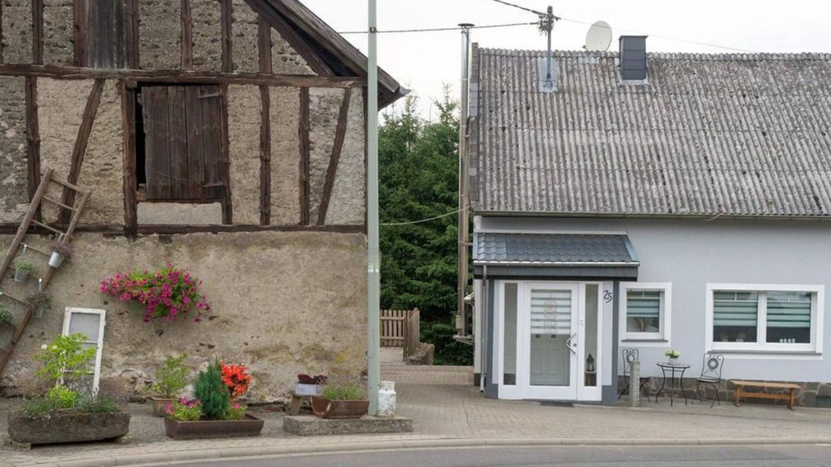 Ellscheid House | Vacation home Gustav - 4-bed vacation apartment shower/WC, 2 bedrooms