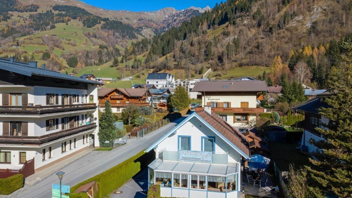 Dorfgastein House | Vacation home Heidi - Holiday home, shower and bath, WC, 3 bedrooms