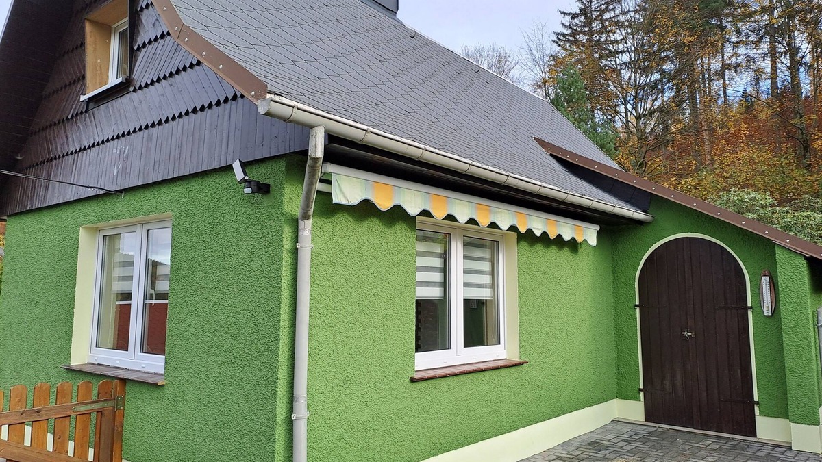 Schmiedeberg House | Vacation home Hirschturmblick- Cozy vacation home with terrace and playground