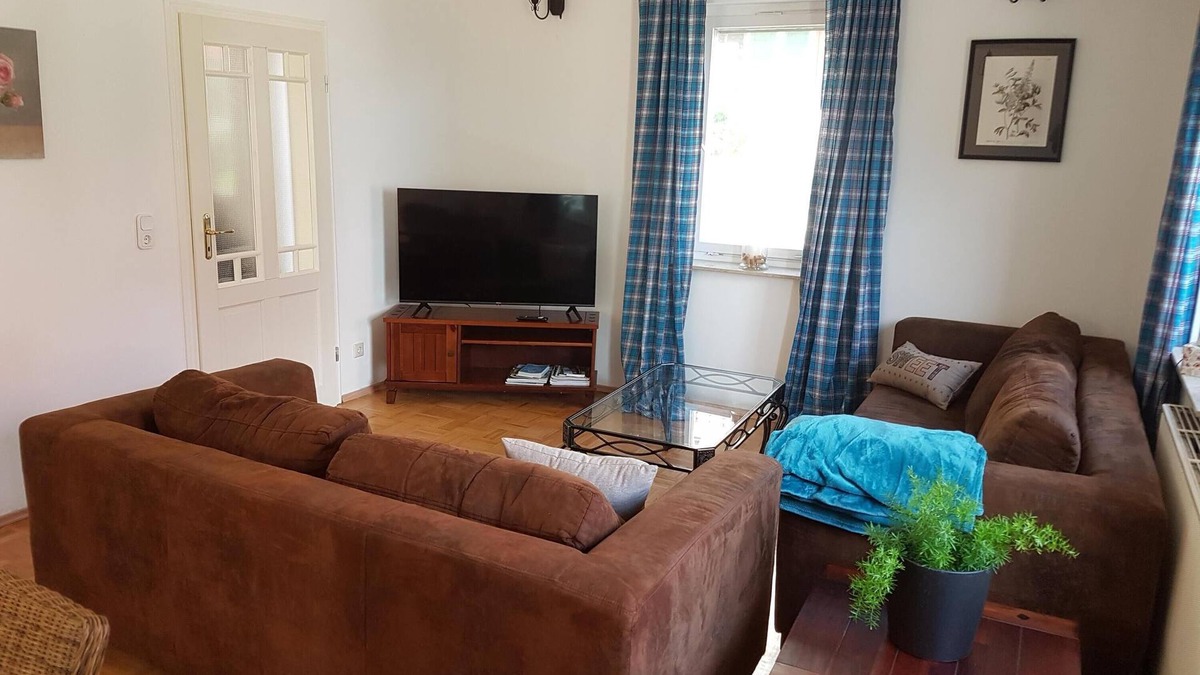 Steinheim am Albuch House | Vacation Home "Hof Chirphendorf" with Wi-Fi, Garden & Terrace
