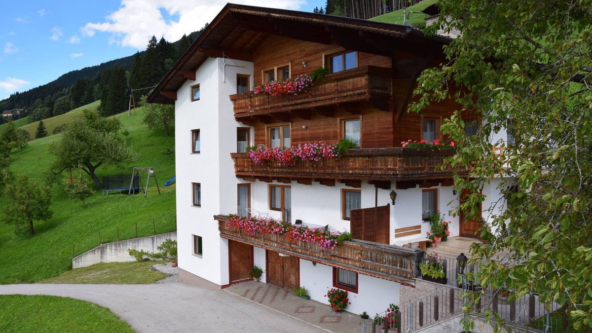 Holdernach Apartment | Vacation home in a quiet, sunny location with views of the Zillertal mountains, WLan