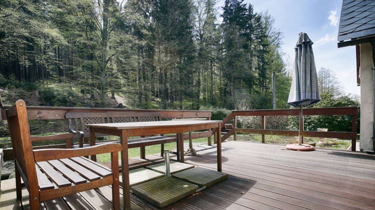 Oppach House | Vacation home Jägerhaus Oppach (secluded location with lake) - Private accommodation Oppach