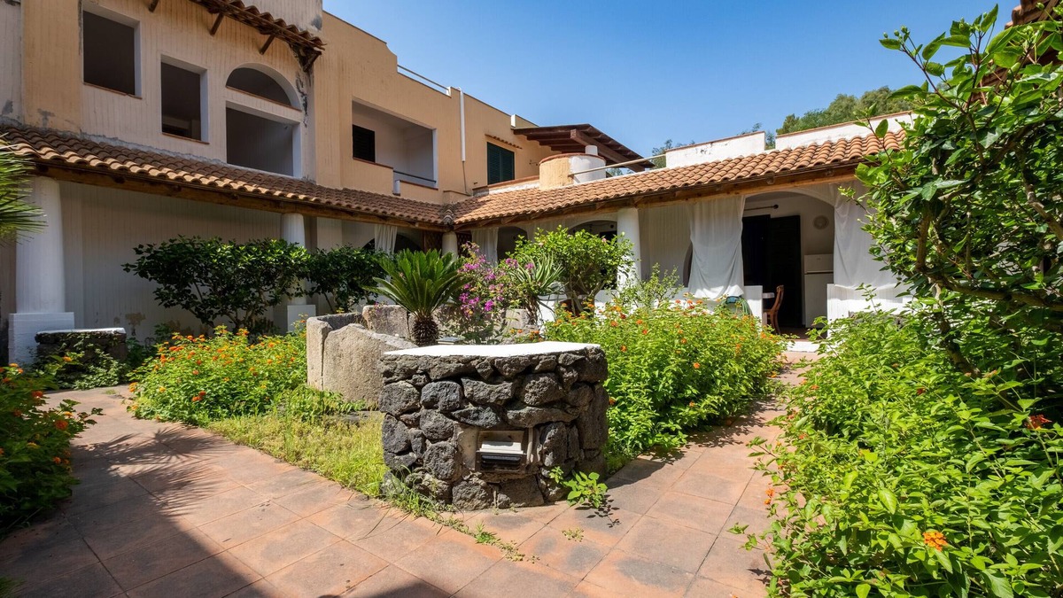 Vulcanello House | Vacation Home "Jerà 56 Piazzetta" with Private Terrace