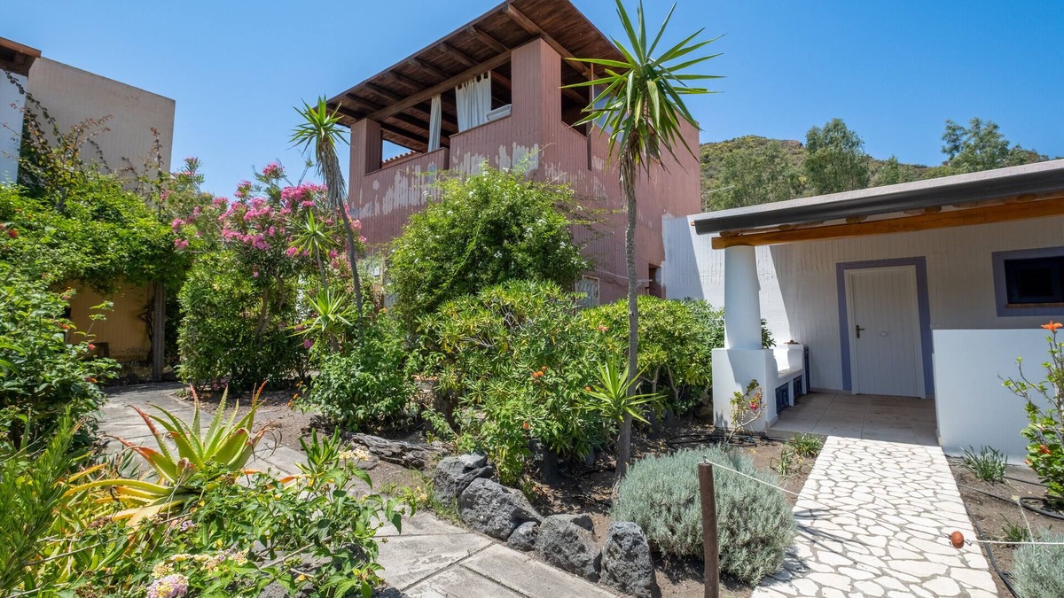 Vulcanello House | Vacation Home "Jerà D72 Vista Mare" with Sea View, Private Terrace & Wi-Fi