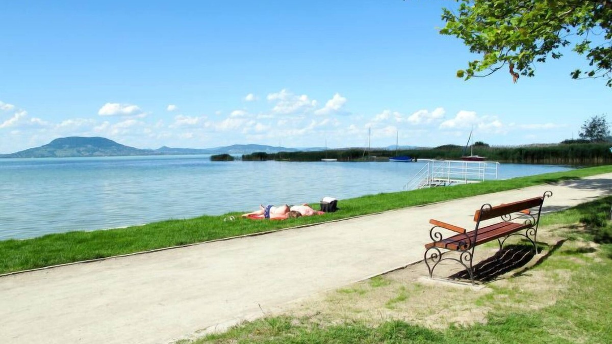 Balatonfenyves House | Vacation home Julia by Interhome