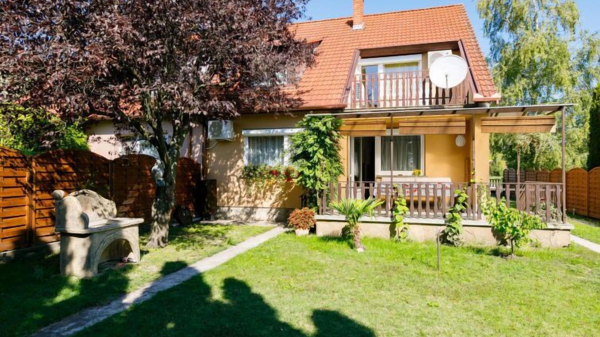 Balatonfenyves House | Vacation home Kaiser by Interhome