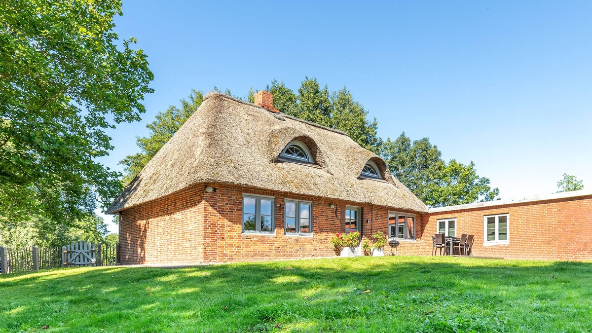 Porrendeich House | Vacation home Kate am See in Uelvesbüll for up to 6 people