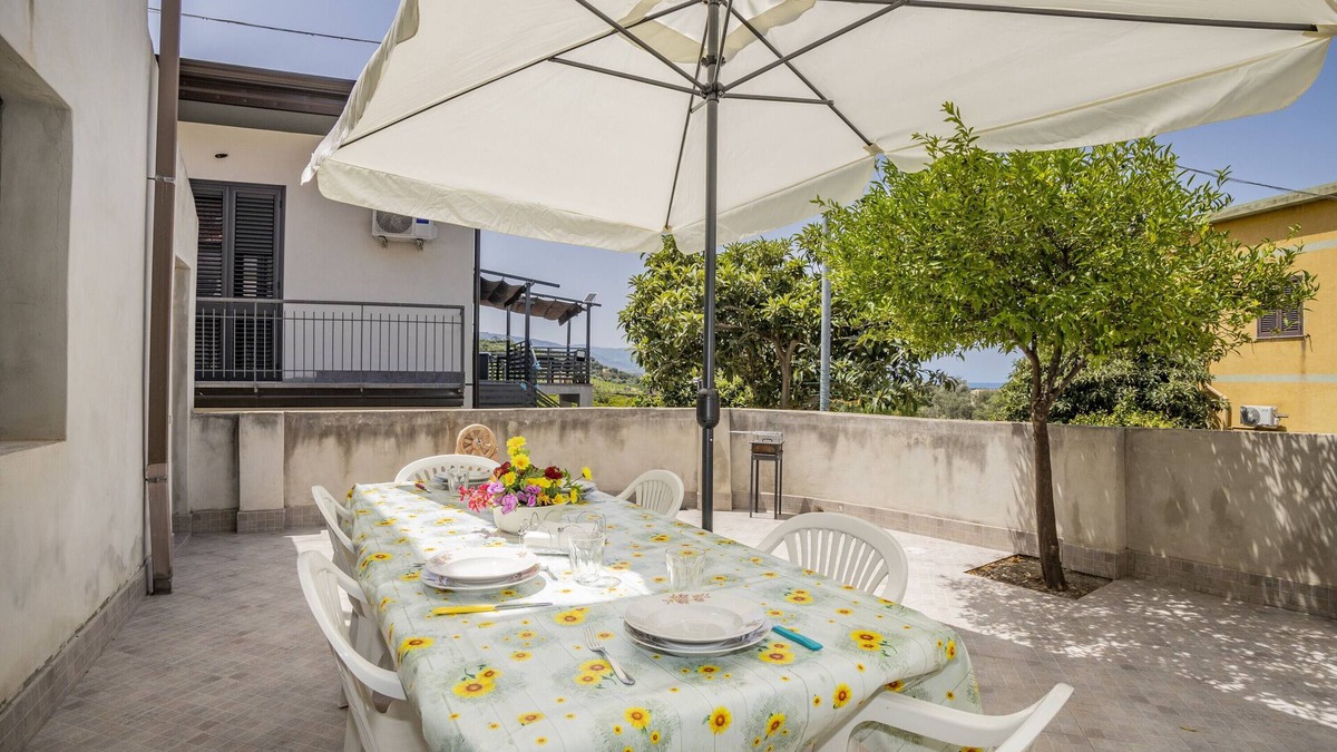 Capri Leone House | Vacation Home "La Casuzza Di Sara" with Private Terrace & Wi-Fi