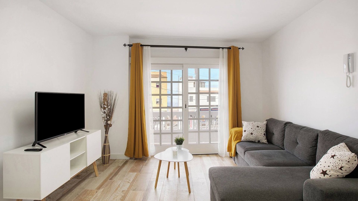 Tacoronte House | Vacation Home "La Carpinteria" with Private Terrace, Balcony & Wi-Fi