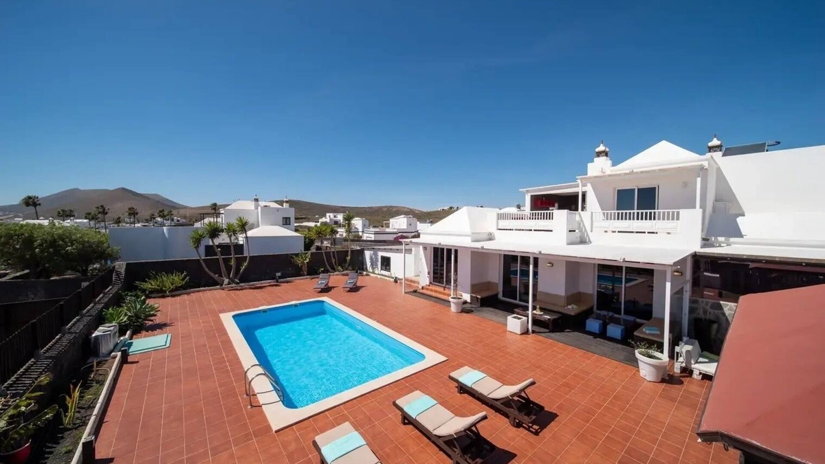 Conil House | Vacation Home 'Ladera De Conil' with Sea View, Wi-Fi and Air Conditioning