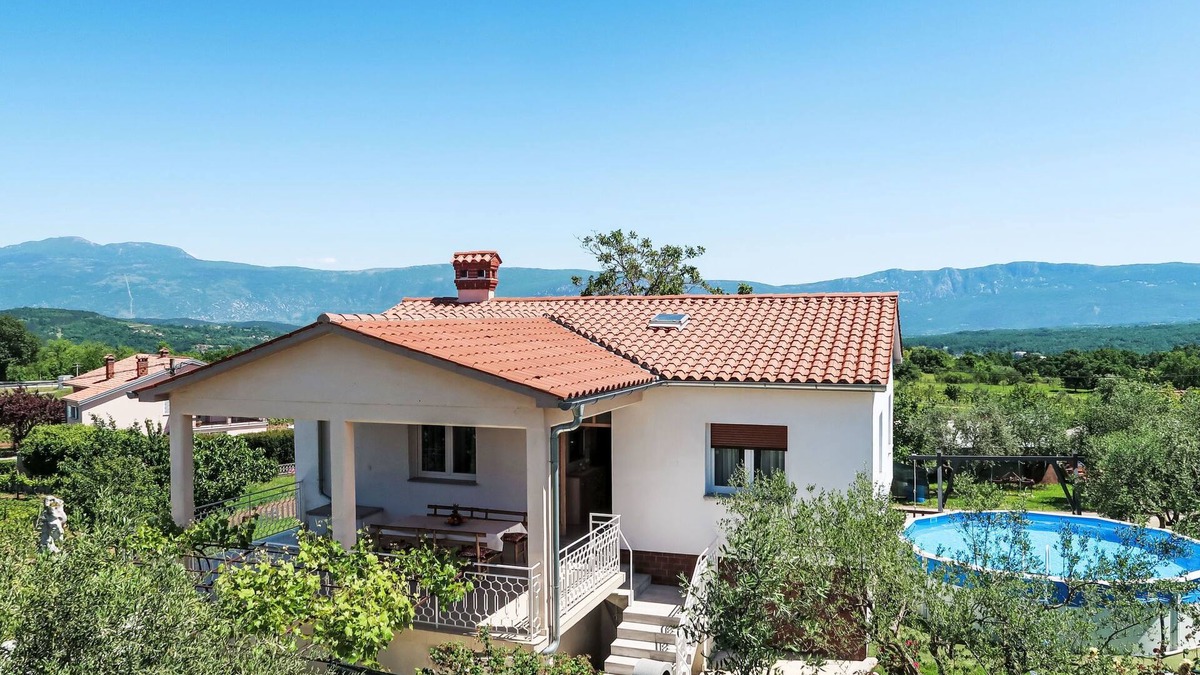 Pican House | Vacation home Laura by Interhome