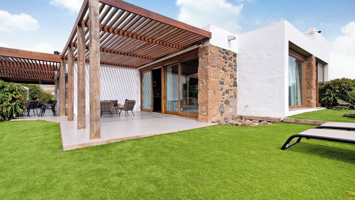 Telde House | Vacation Home 'Lis - Finca La Suerte Grande' with Mountain View, Private Terrace and Wi-Fi