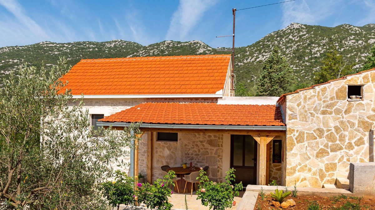 Ploce House | Vacation home Mare by Interhome