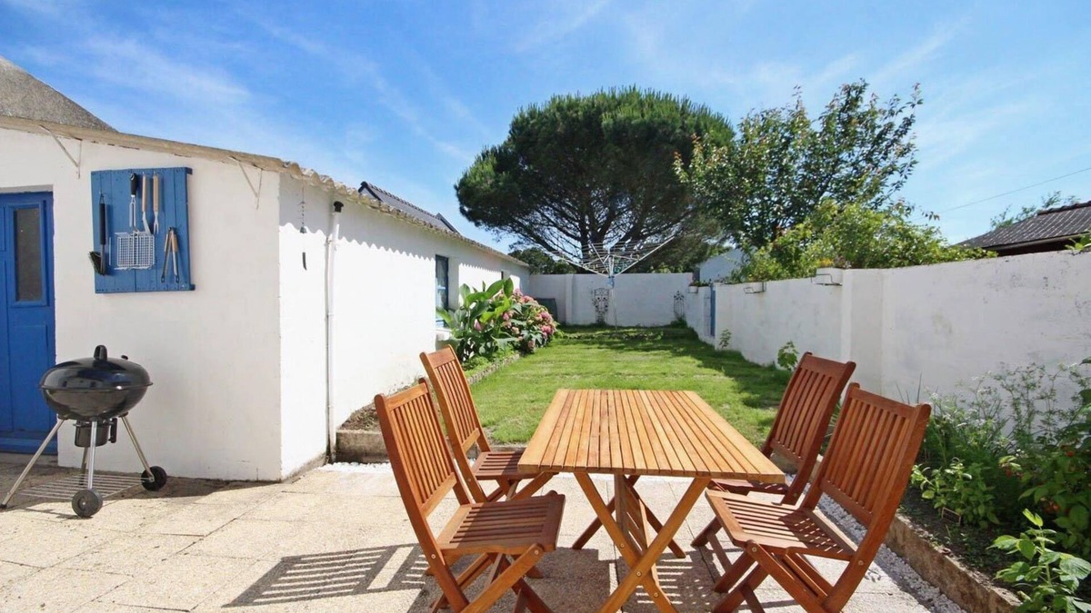 Belz House | Vacation home near the sea, sleeps 5, pets welcome