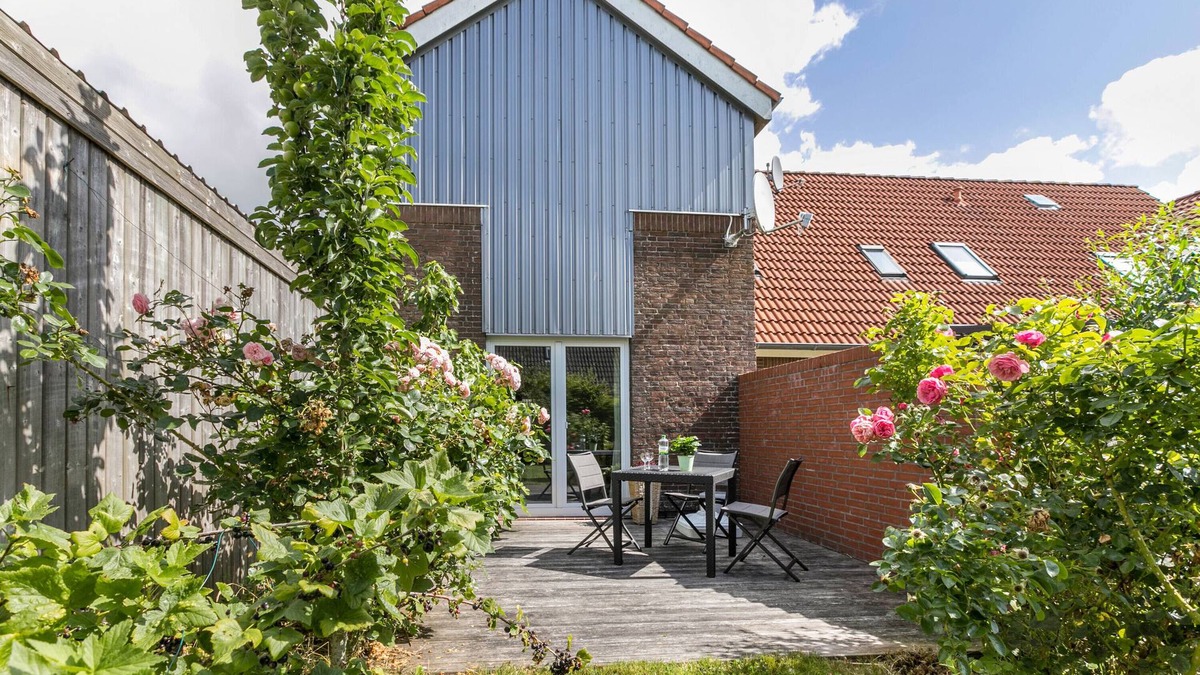 Niebuell House | Vacation Home "Niebüllhus" with Private Terrace & Wi-Fi