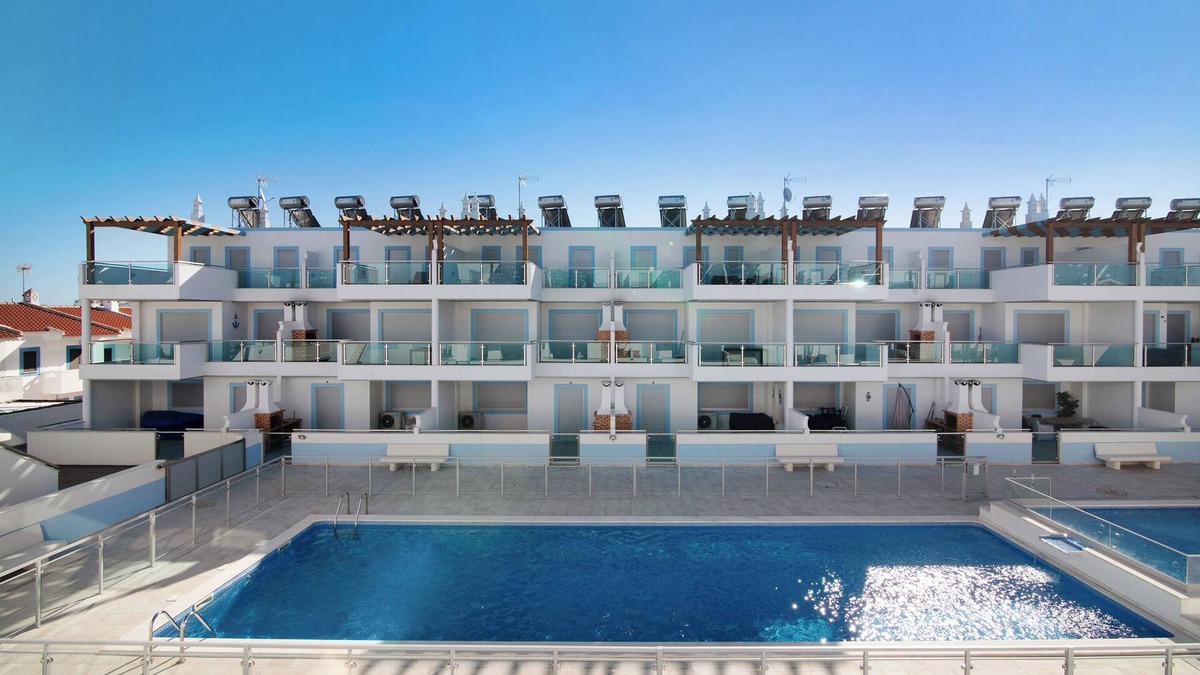 Manta Rota House | Vacation Home Numar Residence Villa Z with Pool, Wi-Fi & Terrace