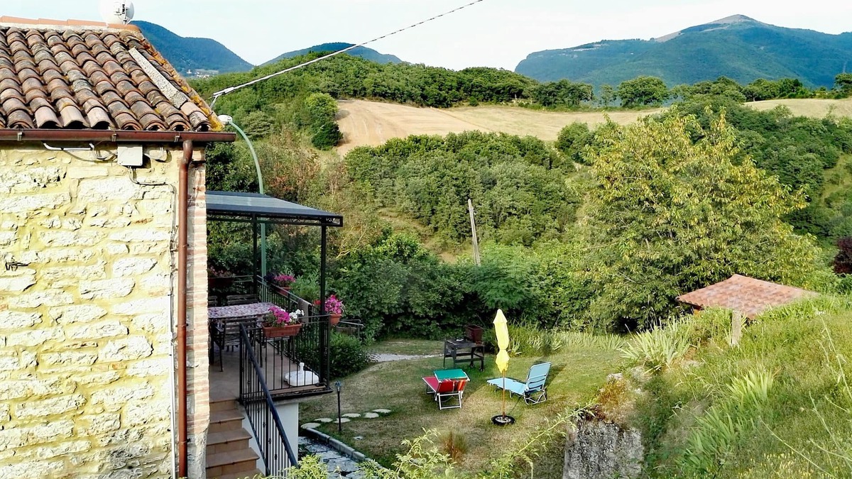 Genga House | Vacation home Oasi delle Gazze near Frasassi Caves
