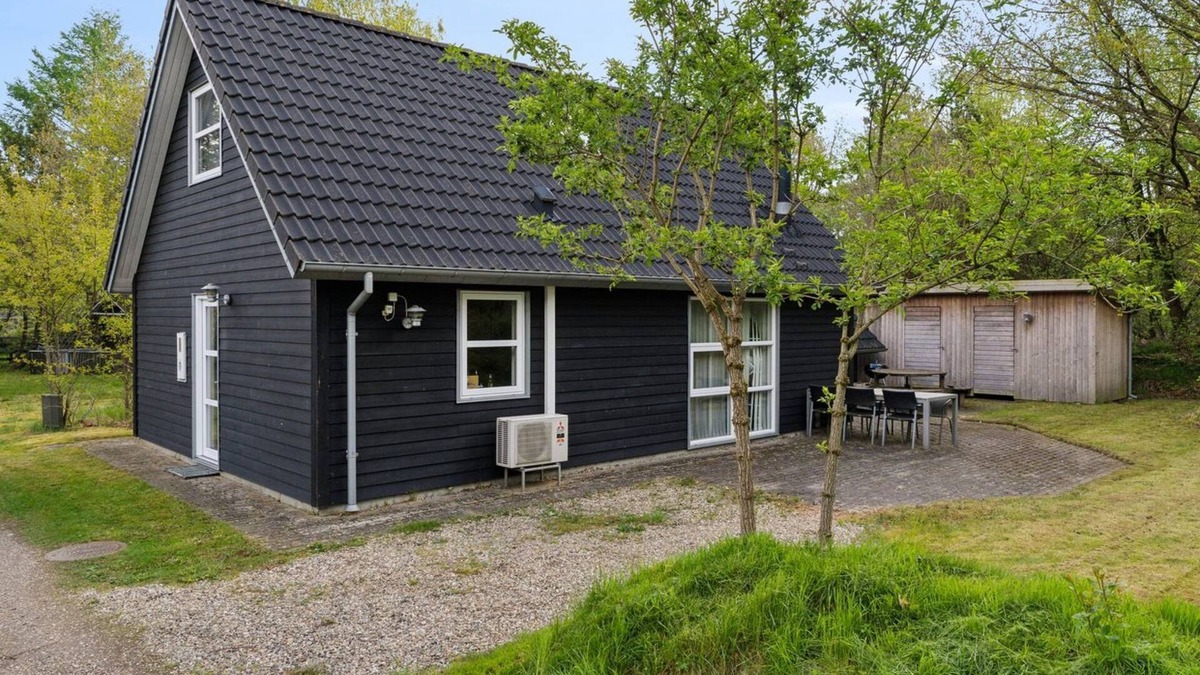 Skygge House | Vacation home "Øgot" by Interhome