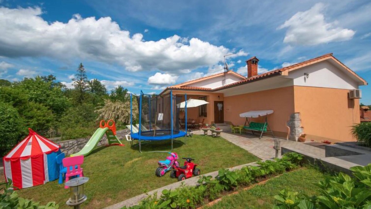 Jurdani House | Vacation home Pepe by Interhome