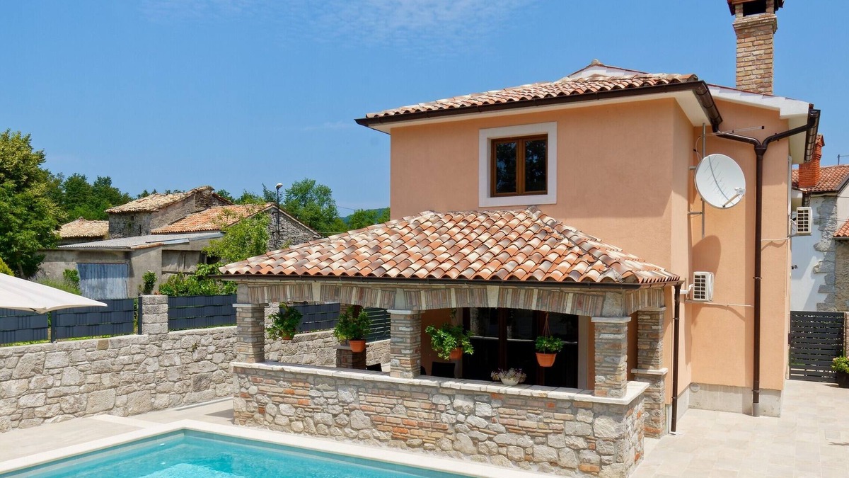 Grabri House | Vacation home Pahari - 6 persons, 3 bedrooms, pool, barbecue, terrace,