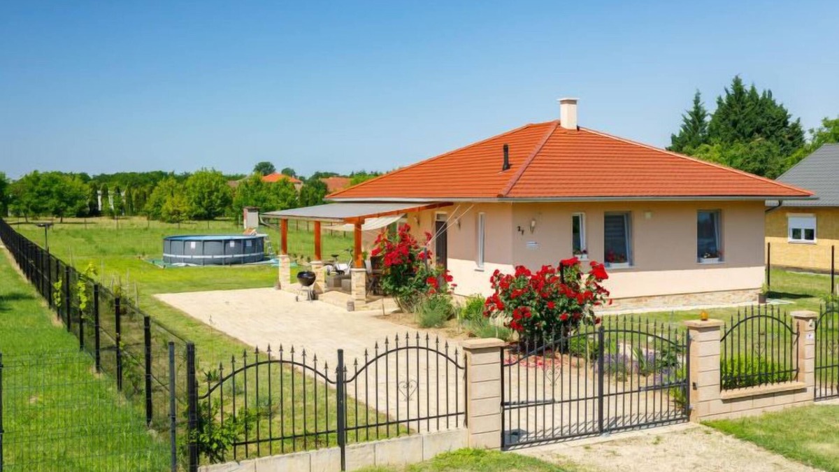 Balatonszemes House | Vacation home Paola by Interhome
