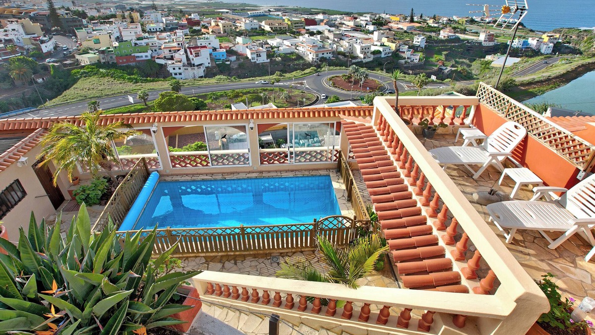 Tejina Villa | Vacation Home Petite Paradise with Sea View, Pool & Wi-Fi