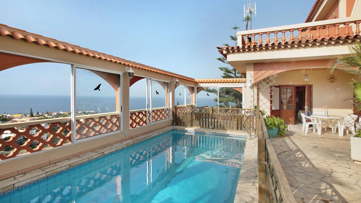 Tejina House | Vacation Home "Petite Paradise" with Sea Views, Shared Pool & Wi-Fi