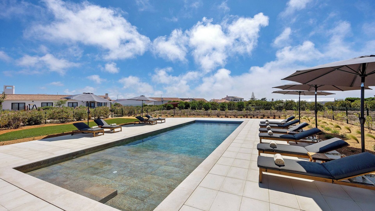 Bemparece House | Vacation Home "Planalto Vicentino - Casa Rosmaninho" with Pool, Terrace & Wi-Fi