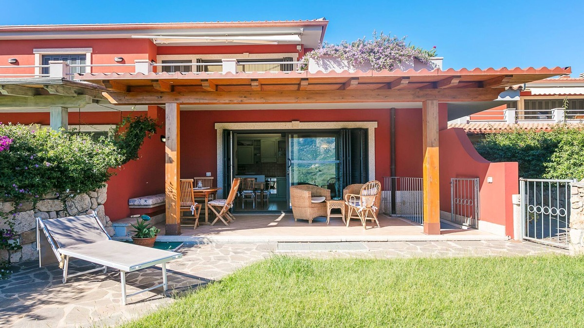 San Pantaleo House | Vacation Home "Residenza Fiorella" With Mountain Views