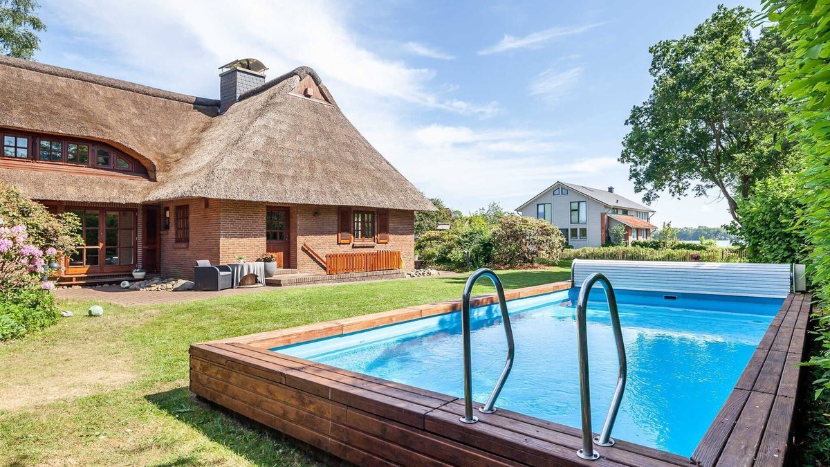 Kirchbarkau House | Vacation home REETselig with pool, sauna, garden, fireplace OFC 12 - Holiday home