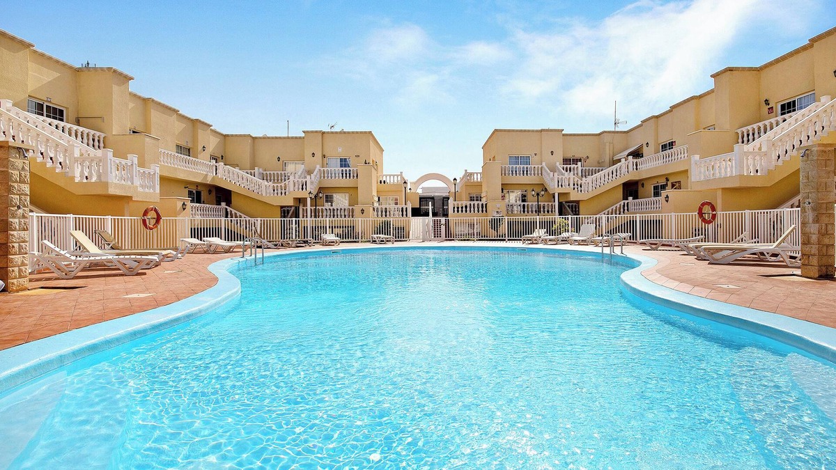Caleta de Fuste House | Vacation Home "Sol y Mar Caleta de Fuste" with Shared Pool, Garden & Wi-Fi