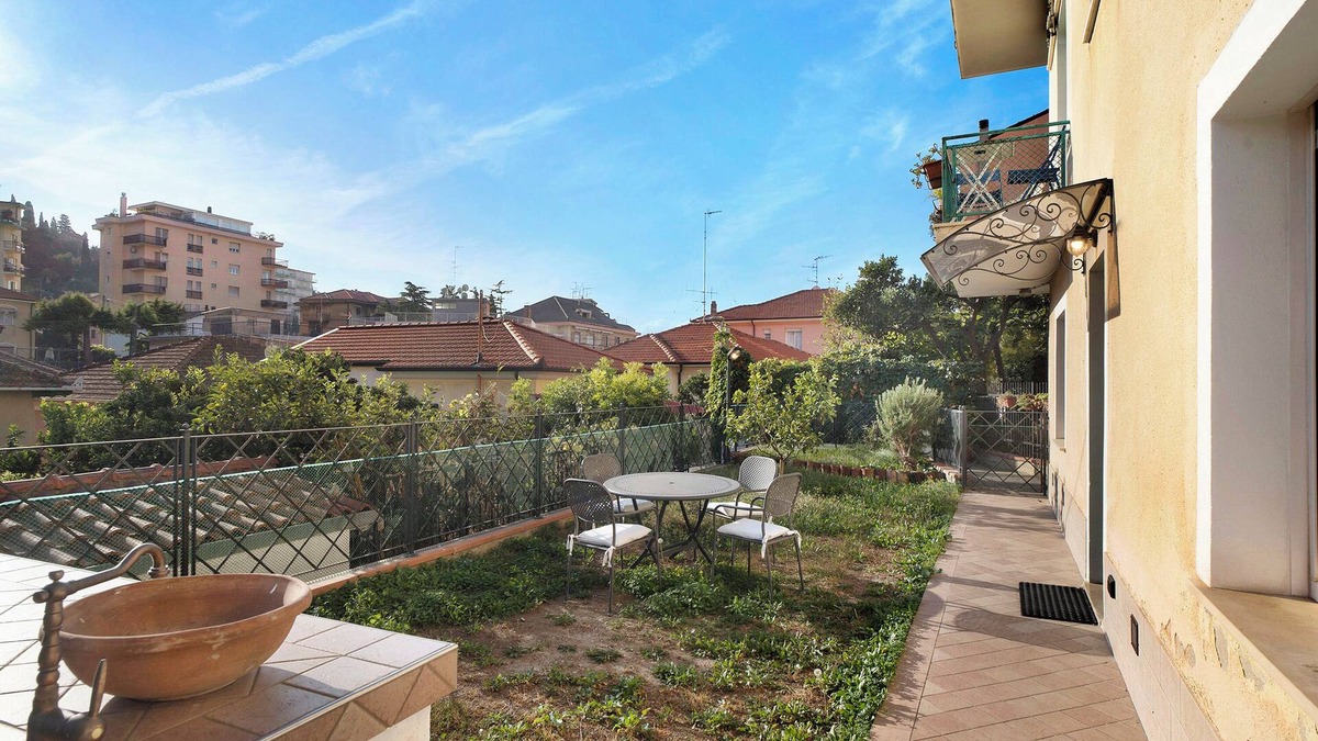 Oneglia House | Vacation Home "Santa Lucia" with Garden