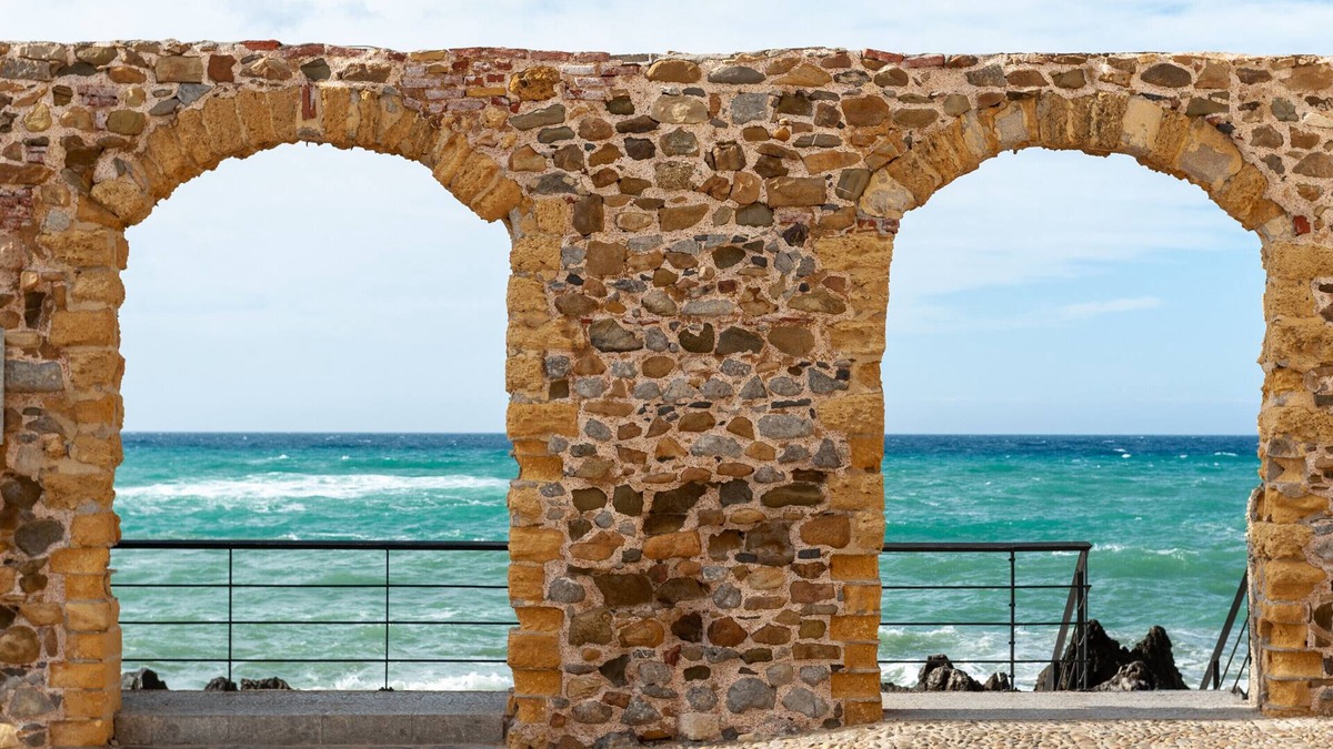 Old Town House | Vacation Home "Ta Maison Al Molo" with Sea View, Balcony & Wi-Fi