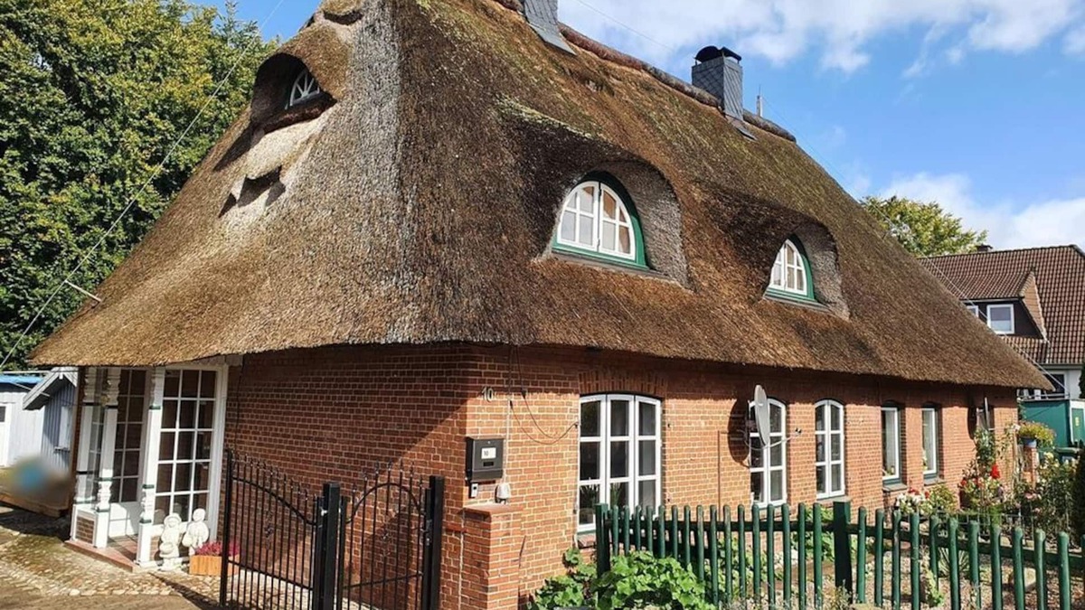 Lebrade Apartment | Vacation home under thatch