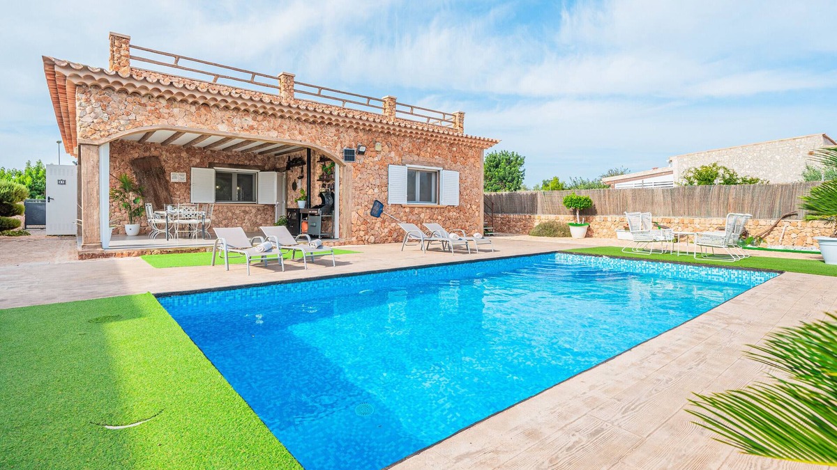 Es Garrovers House | Vacation Home "Villa Sueños" with Private Pool, Private Terraces & Wi-Fi