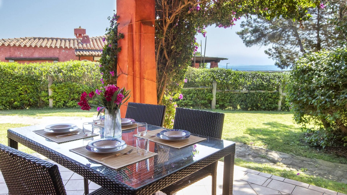 Punta De Su Turrione House | Vacation Home "Villa Toni" near Beach with Private Terrace & Shared Garden