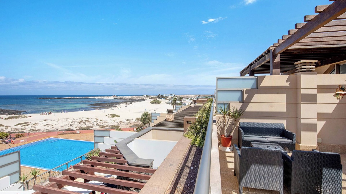 Los Lagos House | Vacation Home "Vistas Paraíso" with Sea View, Shared Pool & Wi-Fi