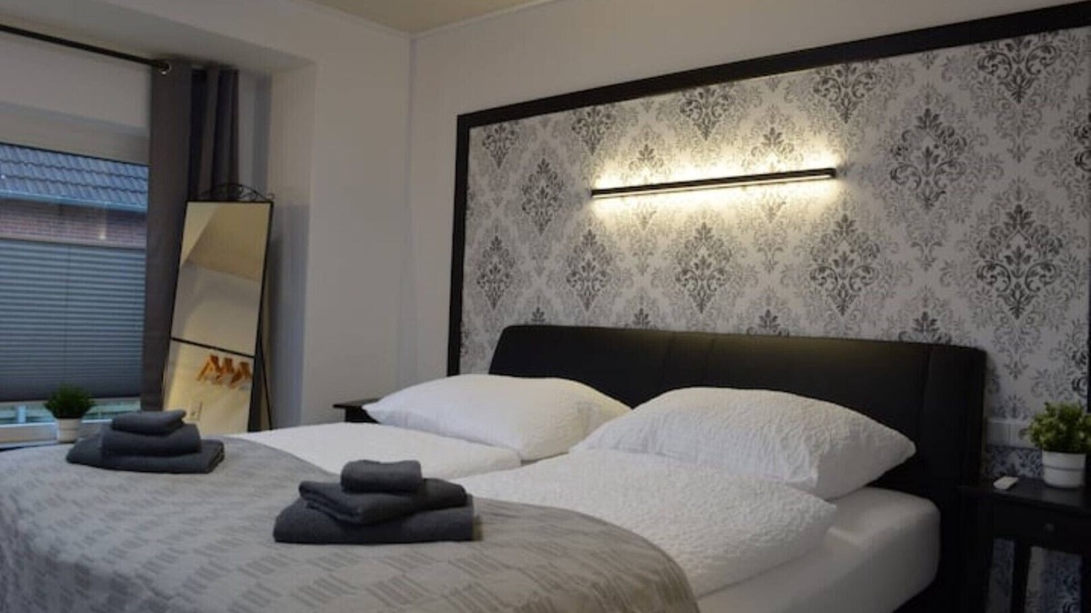 Emden Apartment | Vacation home with 4 bedrooms in Emden For up to 10 people