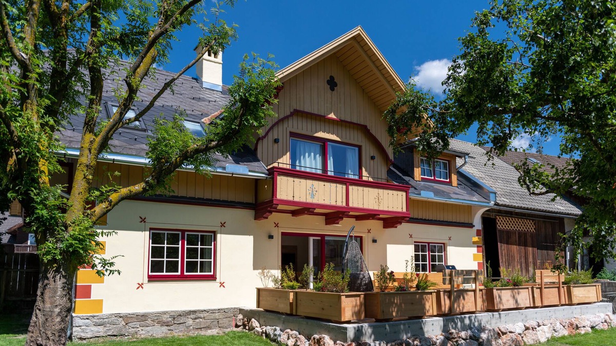 Mauterndorf House | Vacation home with three apartments - 3km to the ski lift and 150 m to the swimming pool