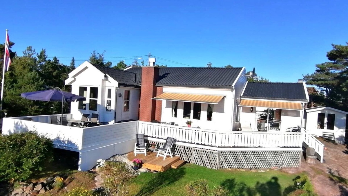 Sogne House | Vacation home with fantastic sea views and private jetty