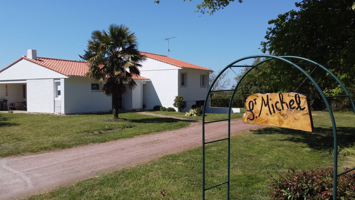 Commequiers House | Vacation home with spa and sauna in the Vendée, sleeps 12 to 14