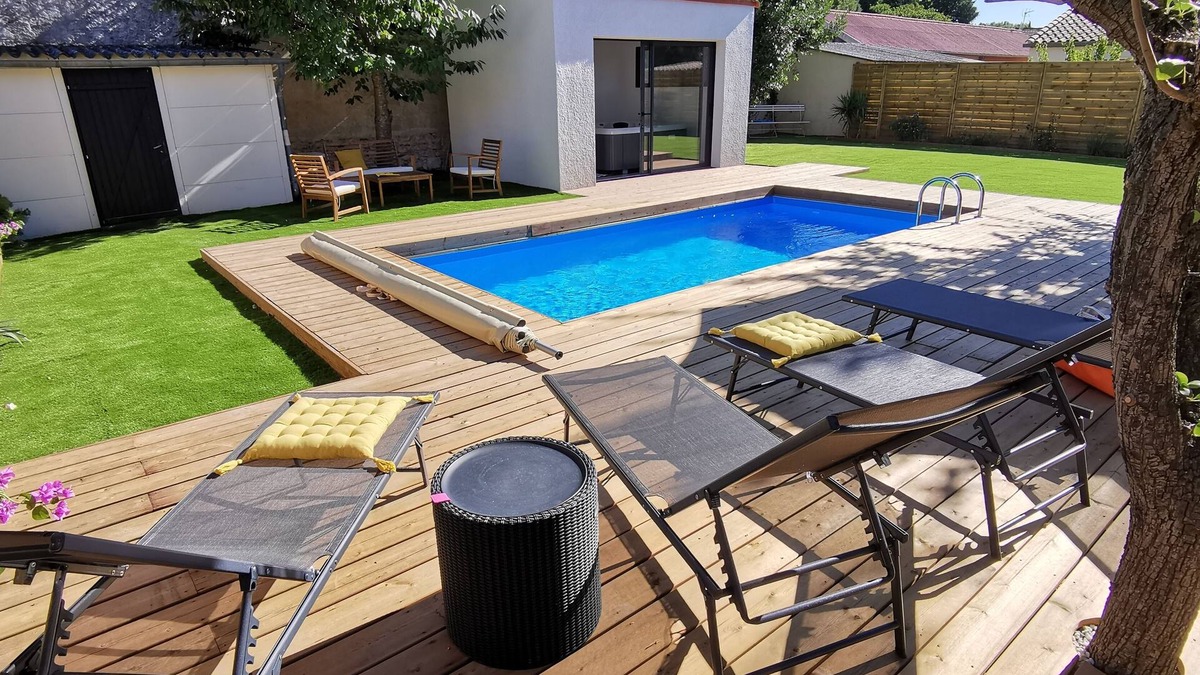 Verzeille House | Vacation home with heated pool and spa