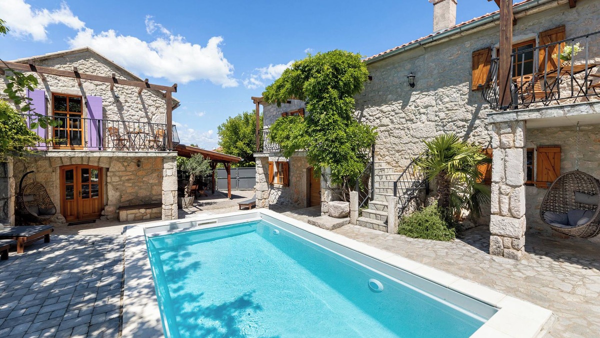 Gabonjin House | Vacation home with pool in Gabonijn