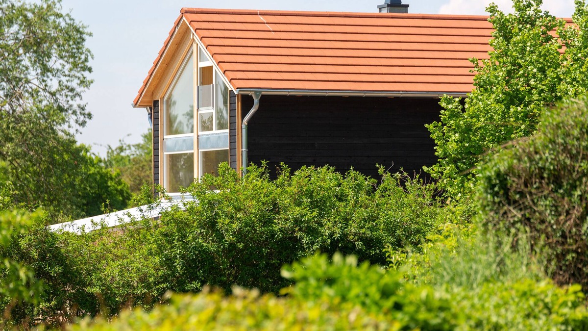 Neukalen House | Vacation home with private sauna and private access/jetty to the Peene