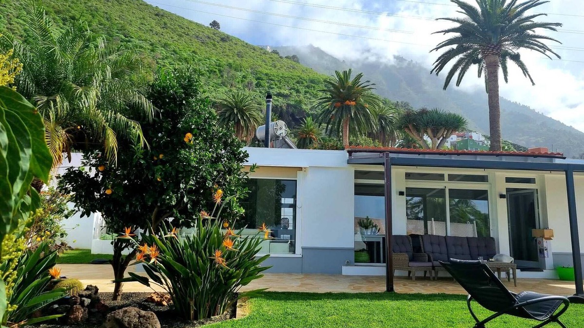 Los Gomez House | Vacation home with sea view, tropical garden and pool